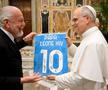 Aurelio De Laurentiis i-a oferit Papei Leon al XIV-lea un tricou personalizat cu numărul 10 / Foto: Imago
