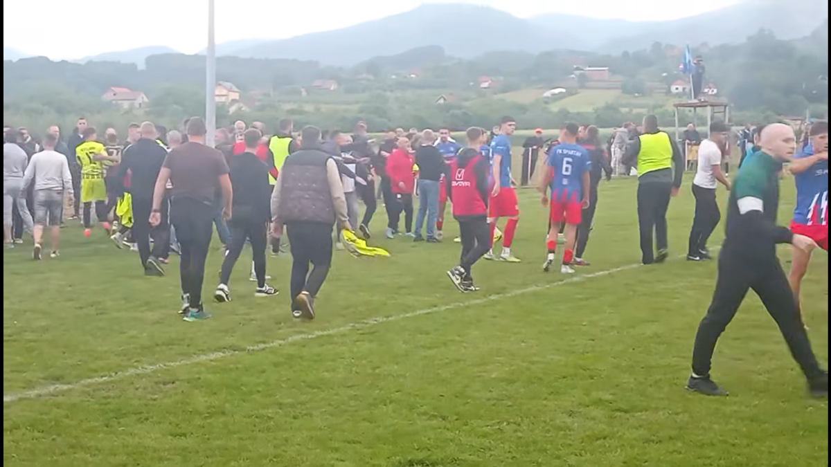 Bătaie generală cum nu s-a mai văzut la un meci de juniori