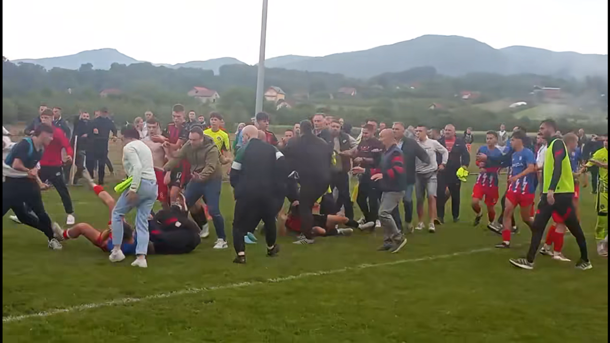 Bătaie generală cum nu s-a mai văzut la un meci de juniori