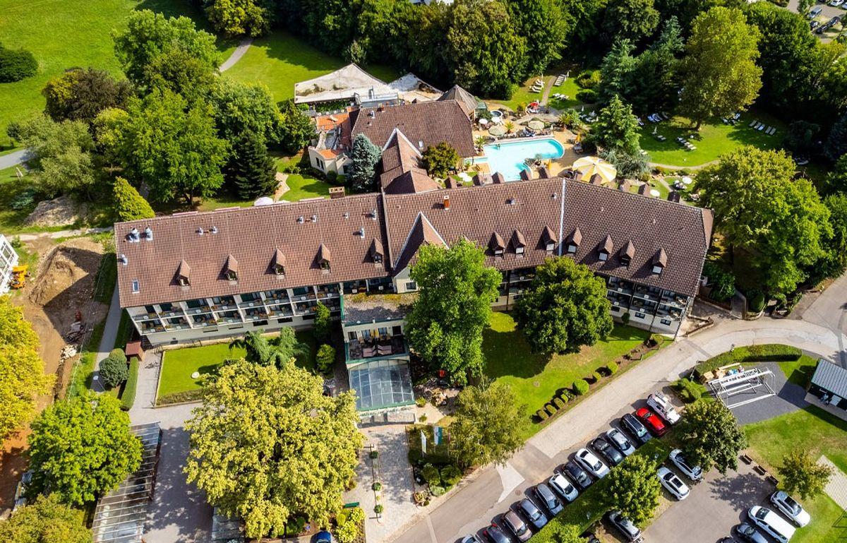 Universitatea Craiova își încarcă „bateriile” în Austria » Cantonament de 4 stele