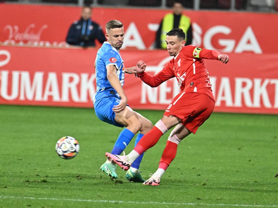 Valentin Costache (dreapta), mijlocașul lui UTA Arad. FOTO: Imago Images A intrat în direct și a spus TOT: „Borza pleacă sigur de la Rapid!” » Giuleștenii mută din Superliga