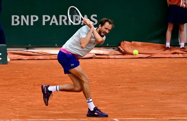 Surpriză la Roland Garros » Daniil Medvedev a fost eliminat în primul tur după un meci nebun de aproape patru ore