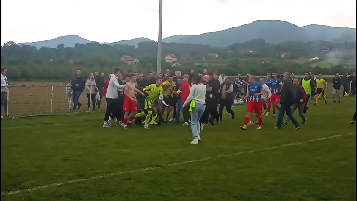 Bătaie generală cum nu s-a mai văzut la un meci de juniori