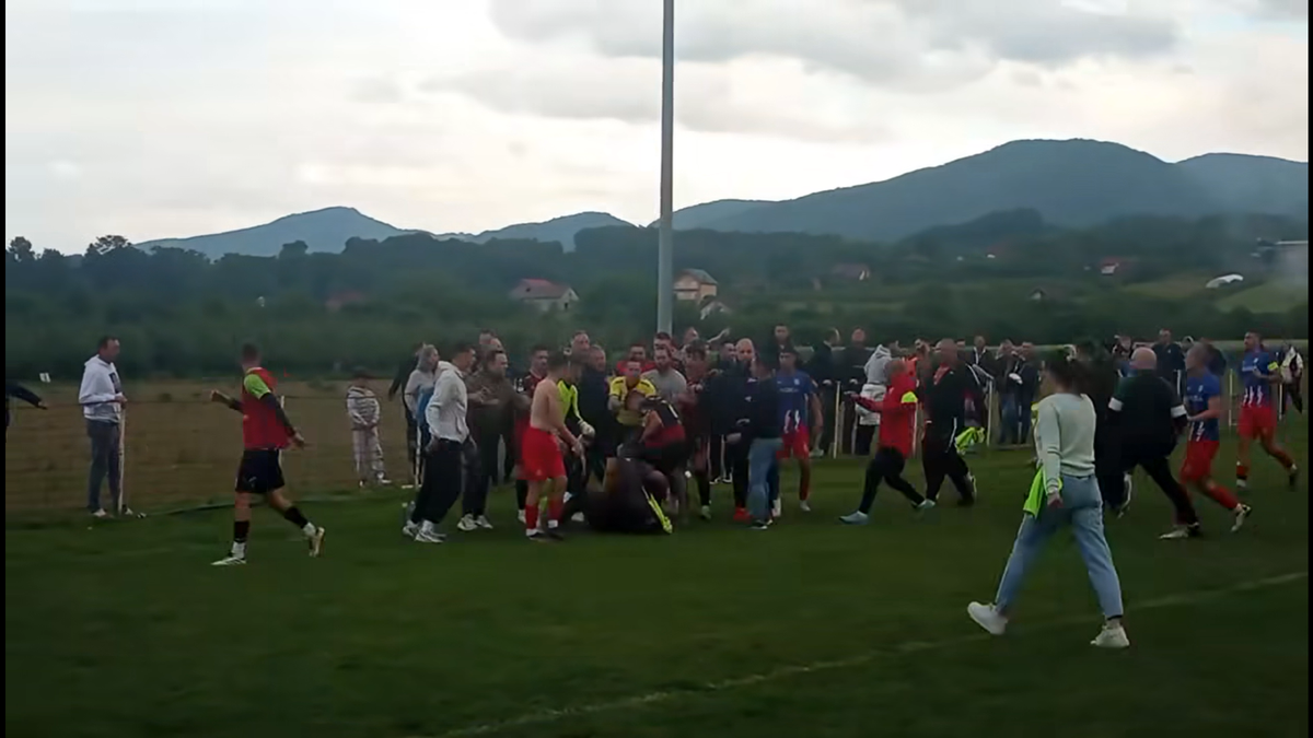 Bătaie generală cum nu s-a mai văzut la un meci de juniori