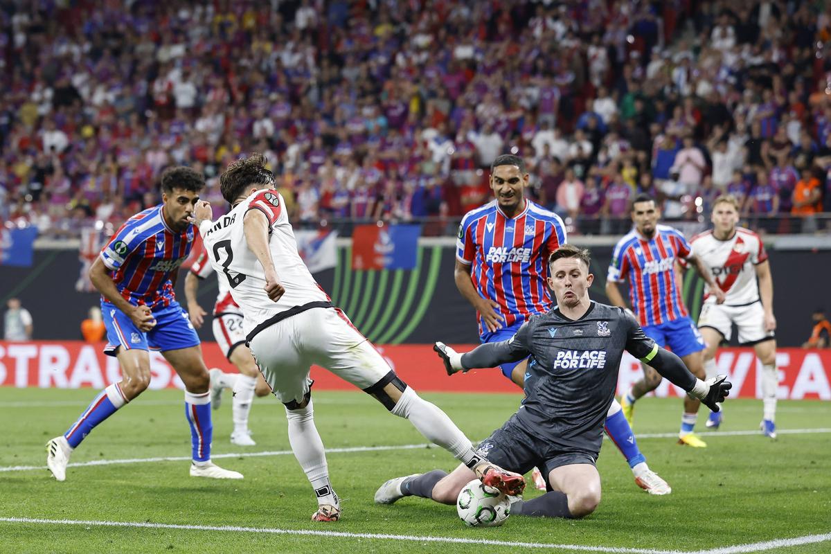 Primul jucător care câștigă două trofee europene în același sezon!
