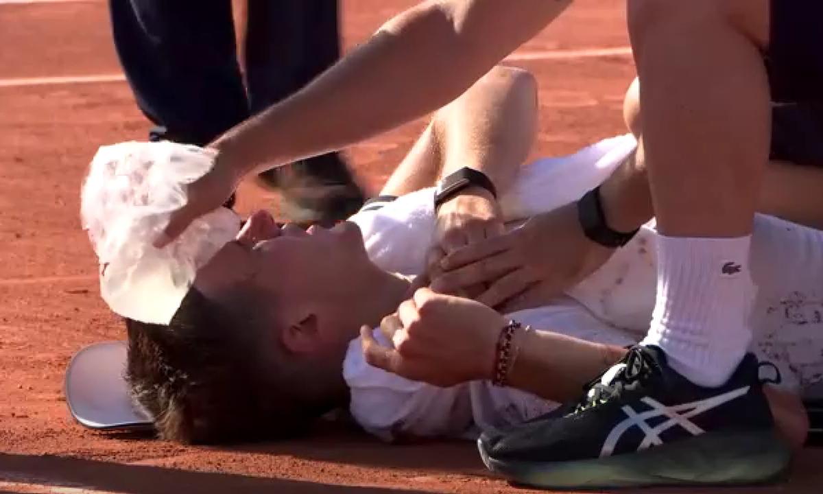 Scene dramatice la Roland Garros! A câștigat meciul turneului, dar nu s-a mai putut ridica de pe zgură