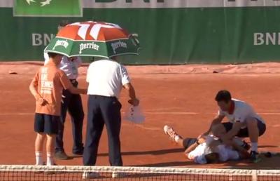 Scene dramatice la Roland Garros! A câștigat meciul turneului, dar nu s-a mai putut ridica de pe zgură
