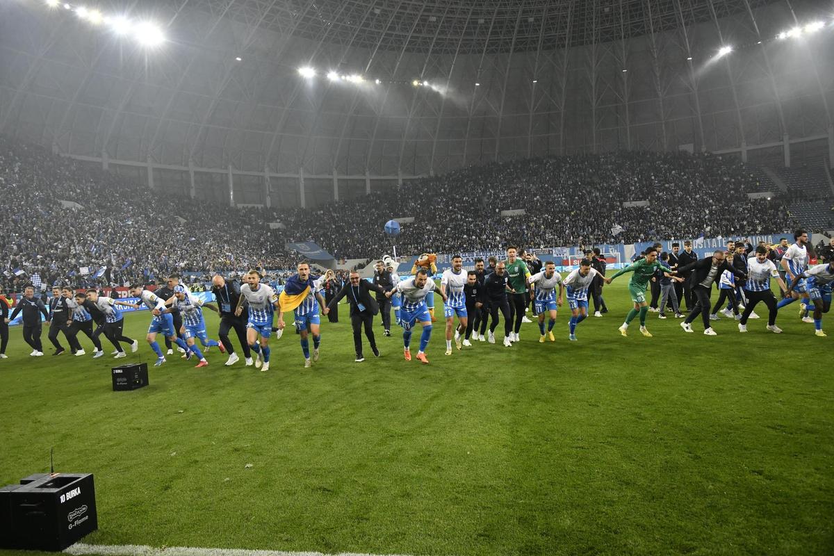 Unde e acum gazonul pe care Craiova a luat titlul: „Moment important”