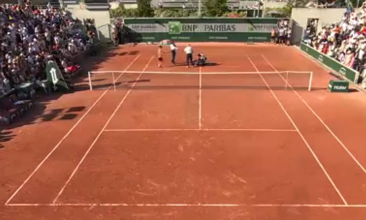 Scene dramatice la Roland Garros! A câștigat meciul turneului, dar nu s-a mai putut ridica de pe zgură