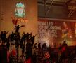 Adebayo Akinfenwa a sărbătorit titlul câștigat de Liverpool mergând la antrenamente în tricoul „cormoranilor”