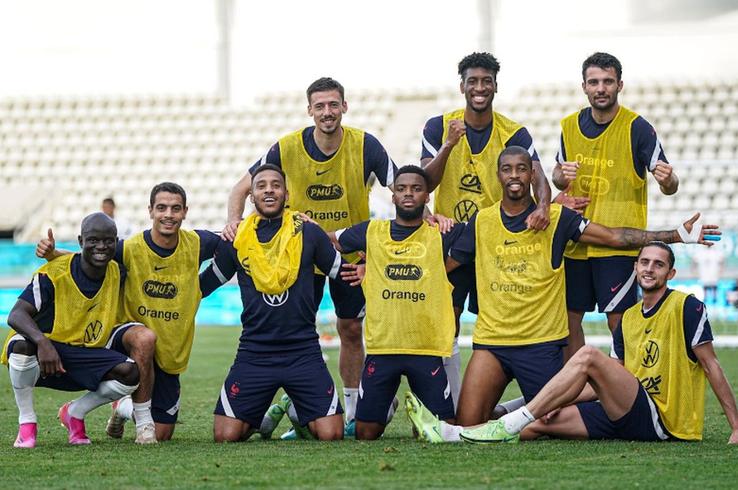 Franța s-a antrenat pe stadionul „Arcul de Triumf” / Twitter.com/equipedefrance