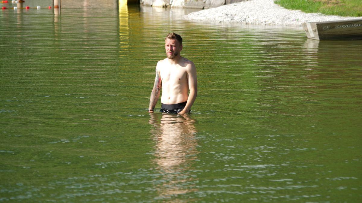 Leo Grozavu, ca pe vremuri + Imagini spectaculoase cu jucătorii lui Sepsi la concurs de sărituri în apă