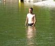 Leo Grozavu, ca pe vremuri + Imagini spectaculoase cu jucătorii lui Sepsi la concurs de sărituri în apă