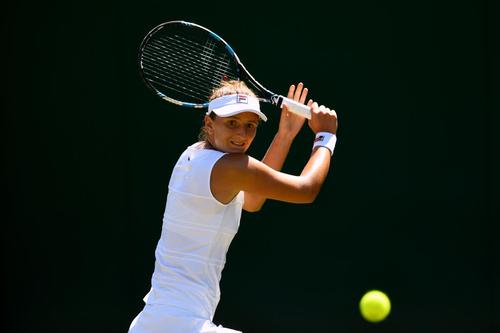 Irina Begu (31 de ani, 43 WTA) și gruzina Ekaterine Gorgodze (30 de ani, 114 WTA) se înfruntă ACUM în primul tur al turneului de la Wimbledon. Meciul a început la ora 21:32 și poate fi urmărit liveTEXT pe GSP.ro.