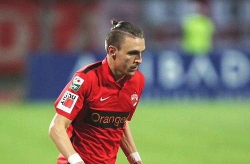 Bogdan Gavrilă (30 de ani) este primul jucător pe care Dinamo l-a transferat după retrogradarea în Liga 2. Extrema, care poate evolua și ca mijlocaș ofensiv central, este optimist în privința revenirii în Ștefan cel Mare.