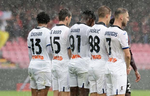 Decizie radicală în Serie A: numărul care nu va mai putea fi purtat pe tricouri! + doi români INTERZIȘI pe stadion