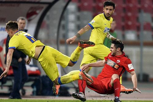 Paul Batin (în roșu), în perioada în care evolua la Dinamo / foto: Arhivă Gazeta Sporturilor