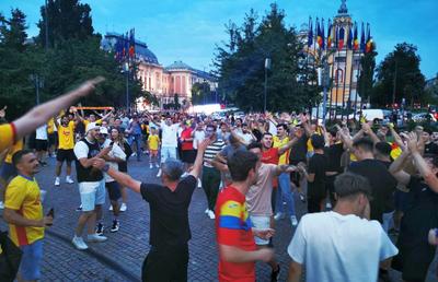 Nu doar în București! Românii au ieșit aseară pe străzi în toată țara