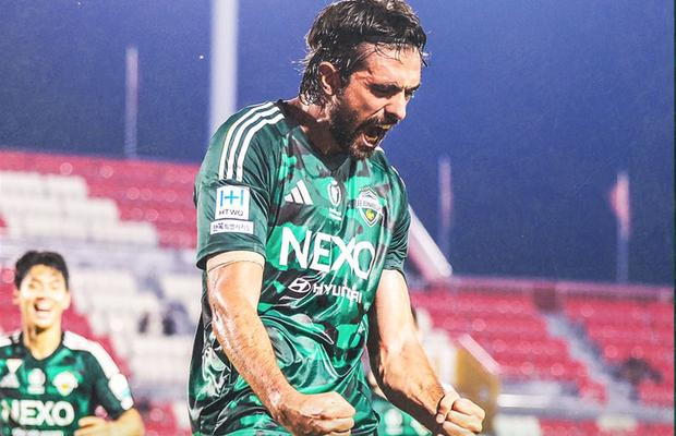 Andrea Compagno a reușit o dublă și este la un pas de titlu în Coreea de Sud » Fostul atacant al celor de la FCSB și Craiova rupe plasele în Asia