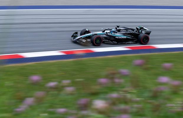 Început cu dreptul pentru George Russell la Marele Premiu al Austriei » Puștiul de 19 ani care l-a înlocuit pe Lando Norris a produs surpriza