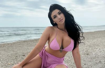 „Cea mai sexy antrenoare din România”, apariție incendiară în vacanța pe litoral » „Fericirea e simplă: o plajă liniștită, un frappé rece și gânduri bune”