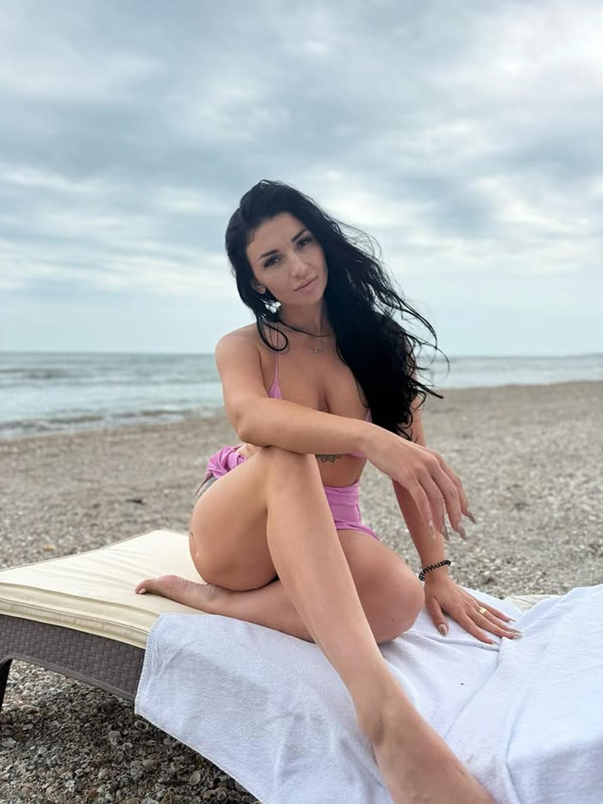 Cea mai sexy antrenoare din România a leșinat în timpul meciului și a urmat scandalul: „Foame, disperare!”