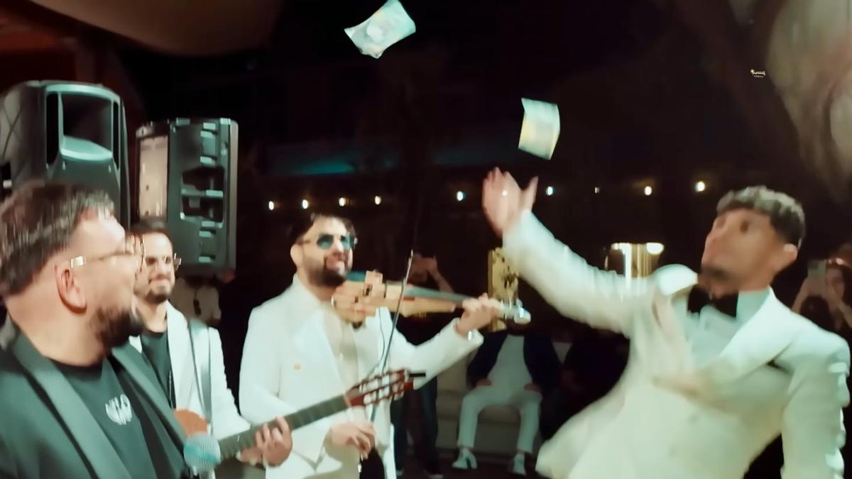 Imagini nepublicate de la nunta lui Coman: „Nașul e Mirel Rădoi!” » Au aruncat mii de euro la lăutari: „Viviana e viața mea”