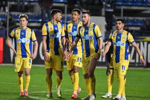 A plecat de la Petrolul direct în Kazahstan! Internaționalul s-a întors la echipa care l-a lansat în fotbal