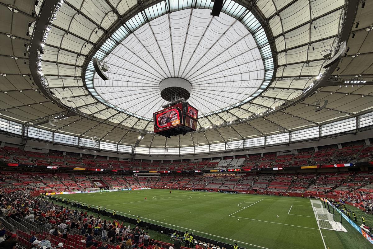 Ce am remarcat la BC Place, din Vancouver » Așa ar fi arătat Arena Națională dacă acoperișul de 20 de milioane de euro ar funcționa