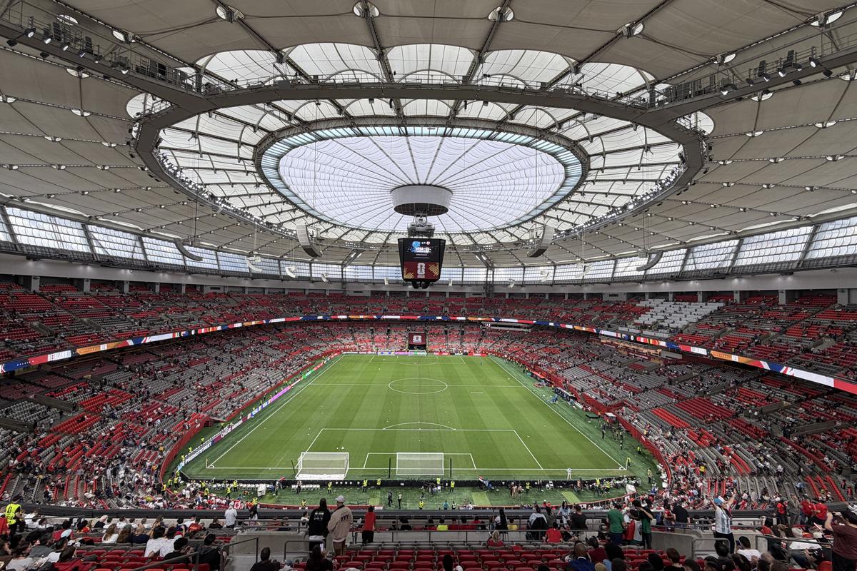 Ce am remarcat la BC Place, din Vancouver » Așa ar fi arătat Arena Națională dacă acoperișul de 20 de milioane de euro ar funcționa