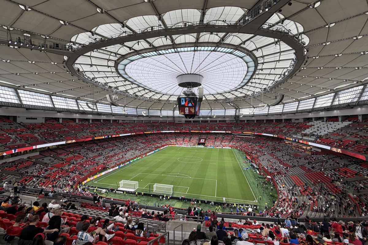 Ce am remarcat la BC Place, din Vancouver » Așa ar fi arătat Arena Națională dacă acoperișul de 20 de milioane de euro ar funcționa