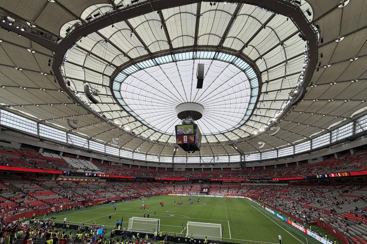 Ce am remarcat la BC Place, din Vancouver » Așa ar fi arătat Arena Națională dacă acoperișul de 20 de milioane de euro ar funcționa