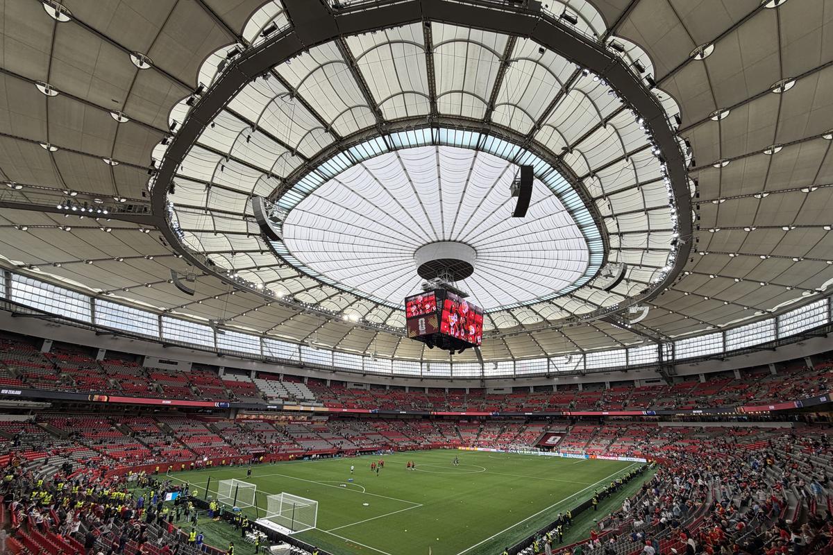Ce am remarcat la BC Place, din Vancouver » Așa ar fi arătat Arena Națională dacă acoperișul de 20 de milioane de euro ar funcționa