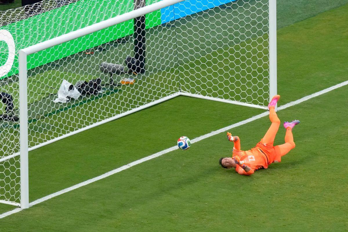 Final de coșmar! A gafat și a fost schimbat la pauză, la ultimul meci pentru națională
