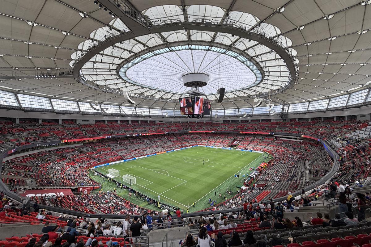 Ce am remarcat la BC Place, din Vancouver » Așa ar fi arătat Arena Națională dacă acoperișul de 20 de milioane de euro ar funcționa