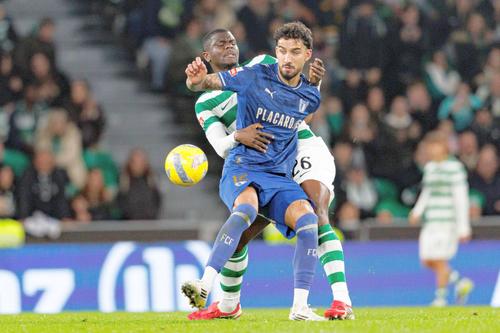 Universitatea Craiova îl transferă pe Simon Elisor, atacantul lui Famalicao // FOTO: Imago Images