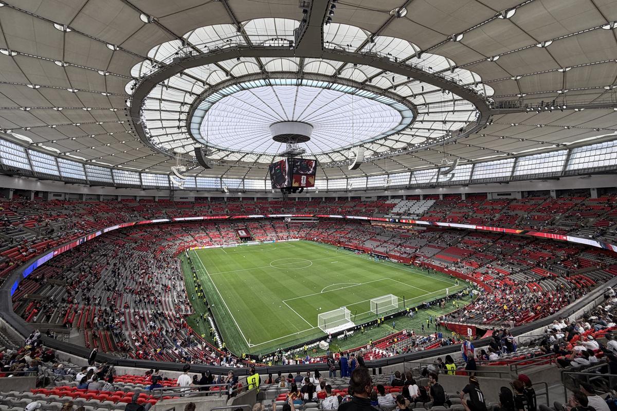 Ce am remarcat la BC Place, din Vancouver » Așa ar fi arătat Arena Națională dacă acoperișul de 20 de milioane de euro ar funcționa