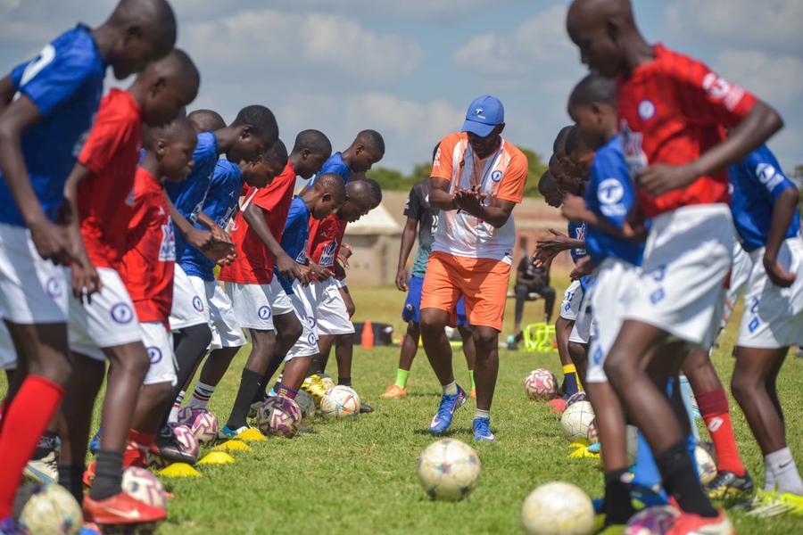 Aventurile în Zimbabwe ale fostului dinamovist: „Am nimerit la o bancă exact în timpul unui jaf” + Cum a ajuns director sportiv la un club finanțat din pariuri și diamante
