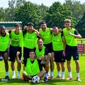 Tavi Popescu are mingea alături în cantonament / FOTO: Facebook @FCSB