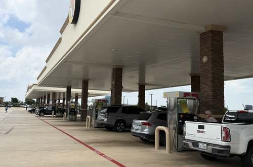 În Dallas, un litru de benzină costă doar 4 lei