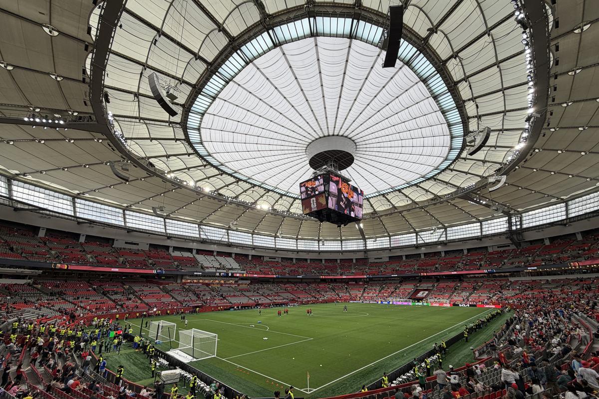 Ce am remarcat la BC Place, din Vancouver » Așa ar fi arătat Arena Națională dacă acoperișul de 20 de milioane de euro ar funcționa