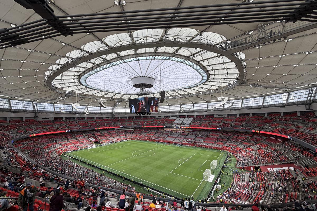 Ce am remarcat la BC Place, din Vancouver » Așa ar fi arătat Arena Națională dacă acoperișul de 20 de milioane de euro ar funcționa