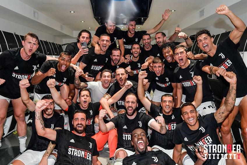 Jucătorii lui Juventus au petrecut în vestiar