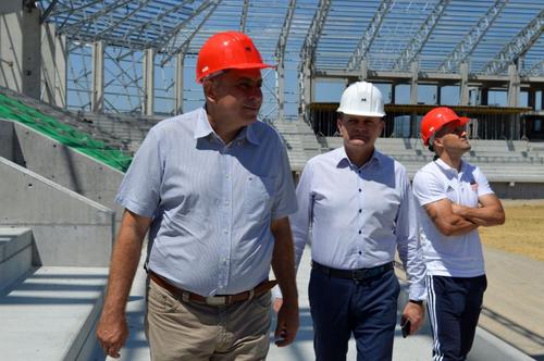 Laszlo Dioszegi, patronul lui Sepsi, în inspecție la noua arenă din Sfântu Gheorghe