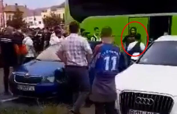 VIDEO+FOTO Dan Alexa, bătaie parte în parte cu fanii celor de la UTA