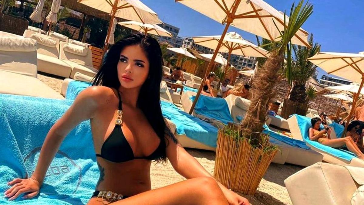 VIDEO+FOTO Adrian Mititelu Jr. face furori la Mamaia » A pus imnul Craiovei în club și s-a afișat cu noua cucerire