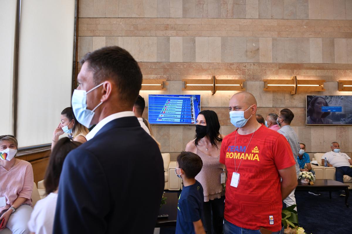 Moment tensionat între Ana Maria Popescu și Eduard Novak » Imagini din culise