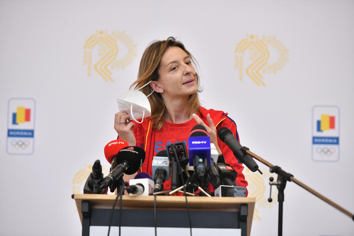Ana Maria Popescu la aterizarea la București