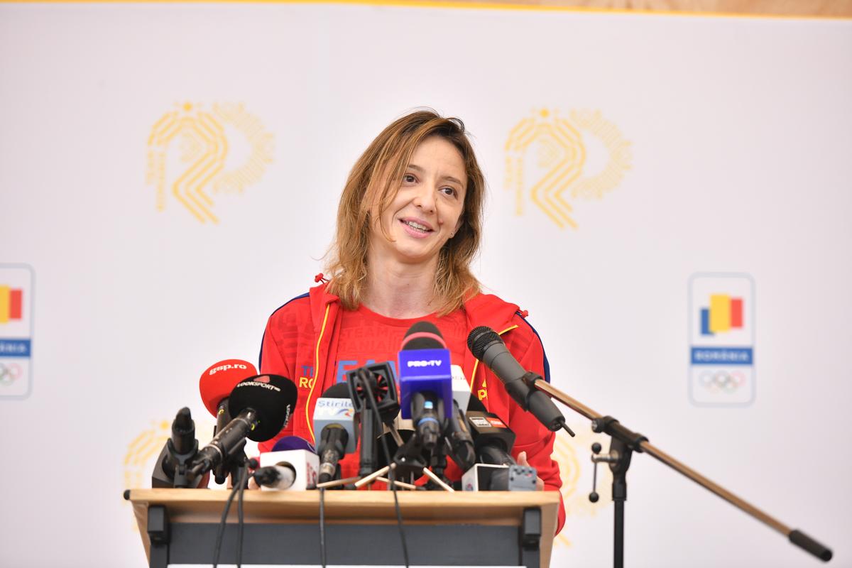 Ana Maria Popescu la aterizarea la București