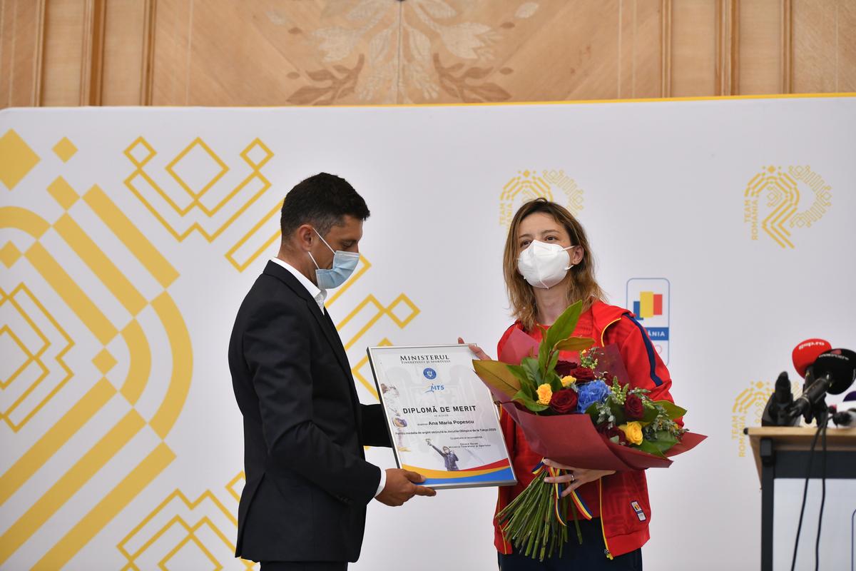 Ana Maria Popescu la aterizarea la București